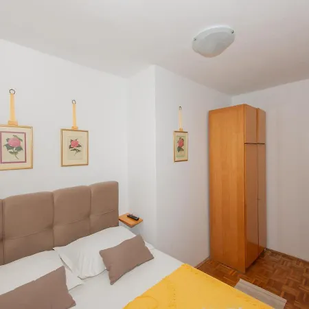Three Bedroom Vice - Ae1450