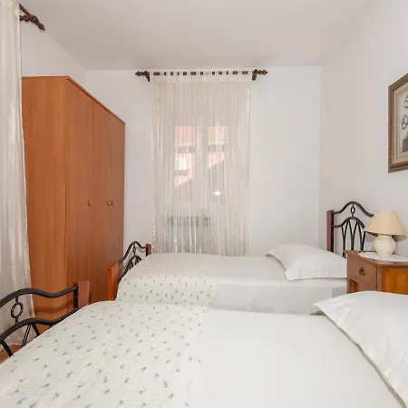 Apartment Three Bedroom Vice - Ae1450 Zadar