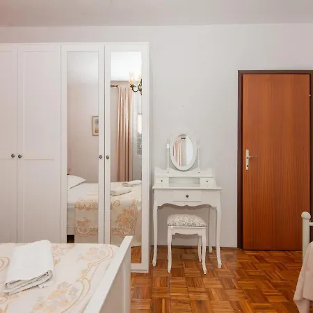 Apartment Three Bedroom Vice - Ae1450 Zadar