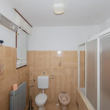 Apartment Three Bedroom Vice - Ae1450 Zadar
