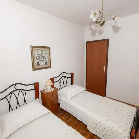 Apartment Three Bedroom Vice - Ae1450 *