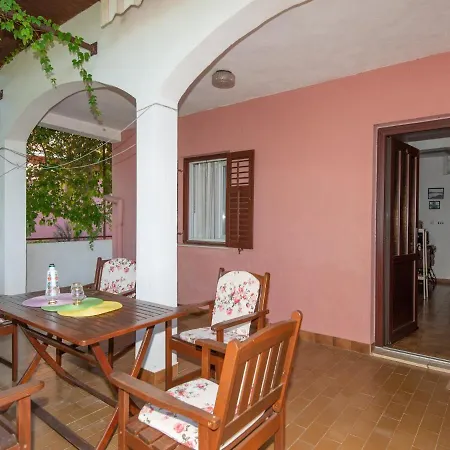 Three Bedroom Vice - Ae1450